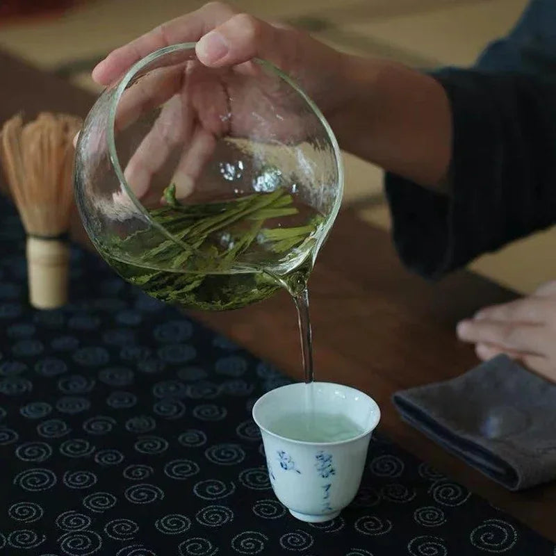 Textured Glass Matcha Bowl with Pouring Spout – Handmade Japanese Chawan